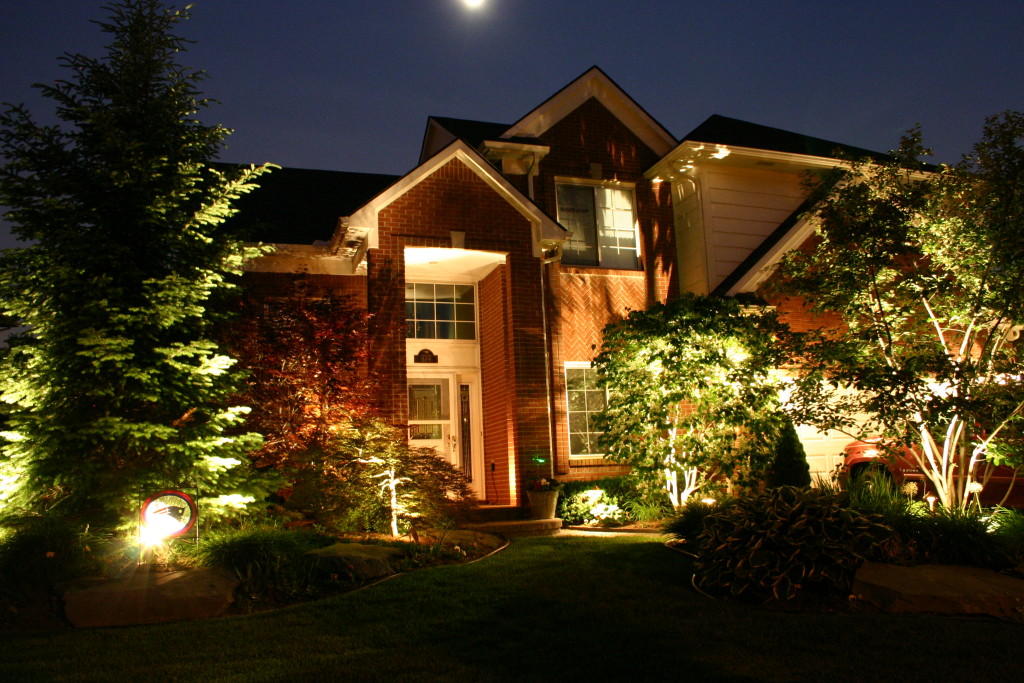 Baylites - outdoor landscape lighting - front of house