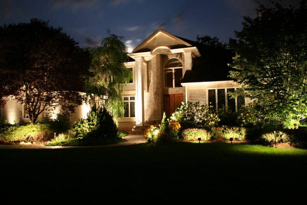 Beautiful Home lighting on Monument. Professional architectural lighting, outdoor lighting, lighting design.