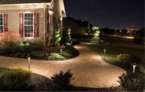 Baylites - outdoor landscape lighting - side of house